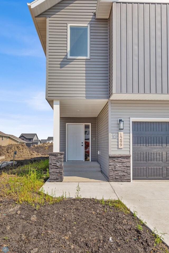 view of front of property featuring a garage