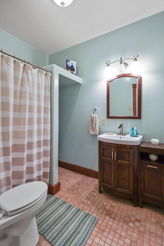 full bath featuring vanity, toilet, and baseboards