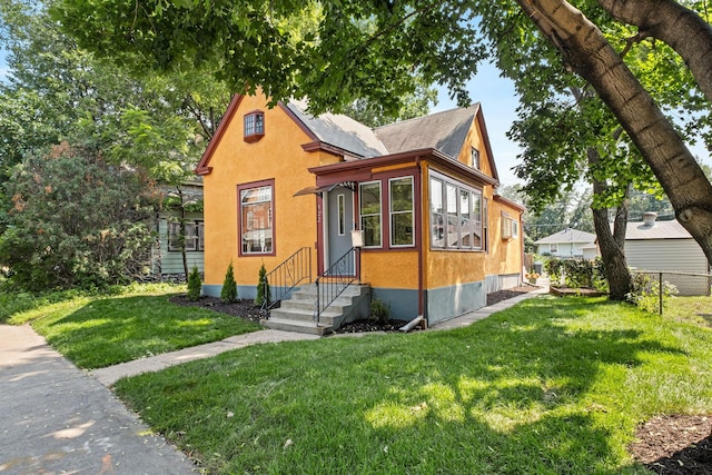 view of front facade with a front yard