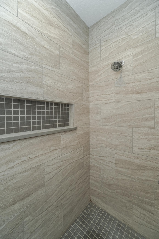 bathroom featuring tiled shower