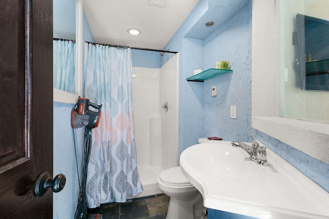 bathroom featuring a shower with curtain, vanity, and toilet