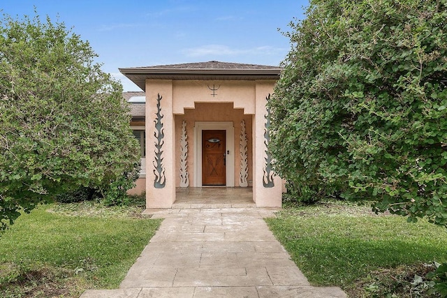 property entrance with a yard