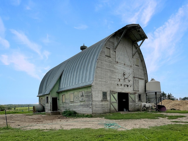 exterior space with an outbuilding and a yard