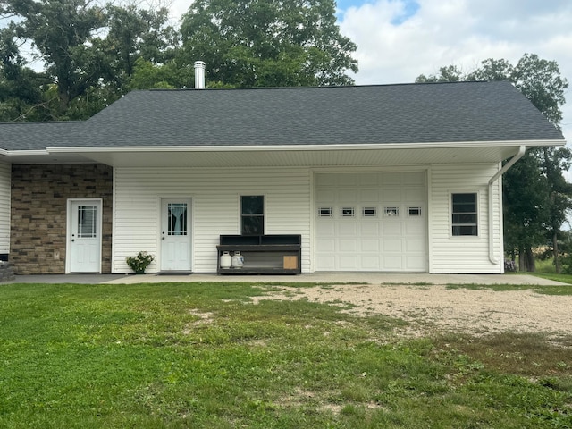 view of front facade with a front yard and a garage