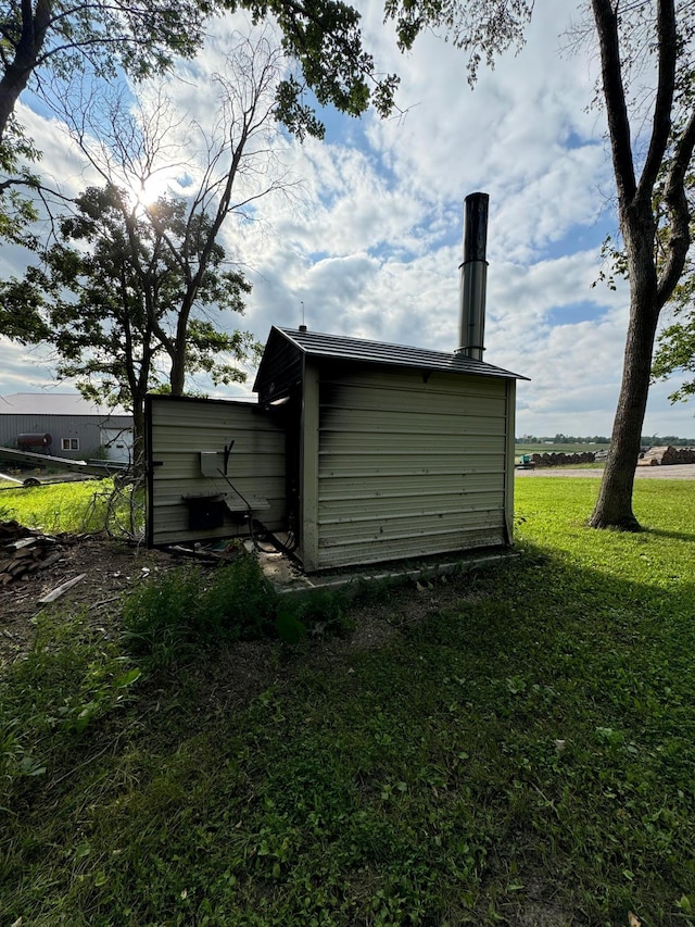 exterior space featuring a yard