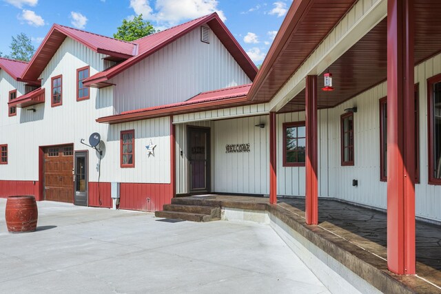 view of front of property with covered porch