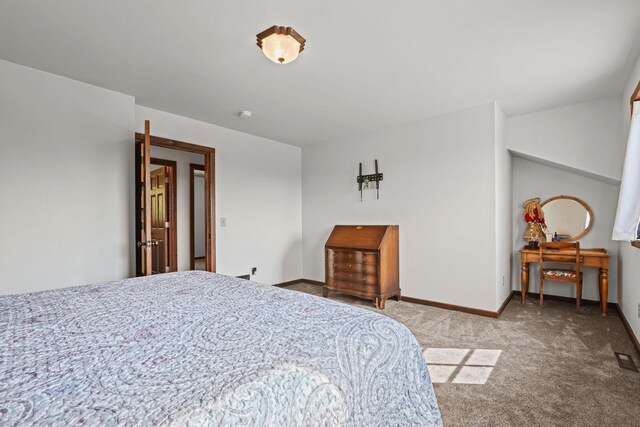 bedroom with carpet flooring