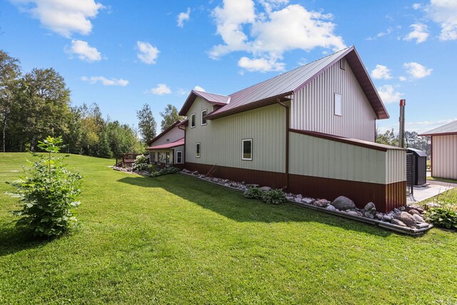 view of side of property featuring a yard