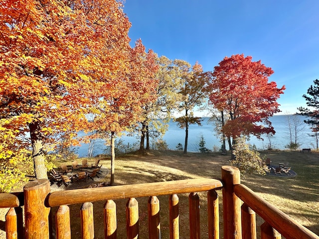 view of yard featuring a water view