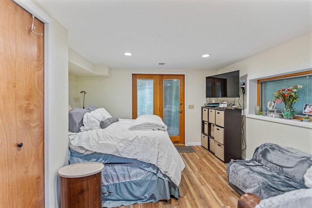 bedroom featuring recessed lighting, baseboards, visible vents, and light wood finished floors