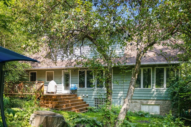 view of front of property with roof with shingles