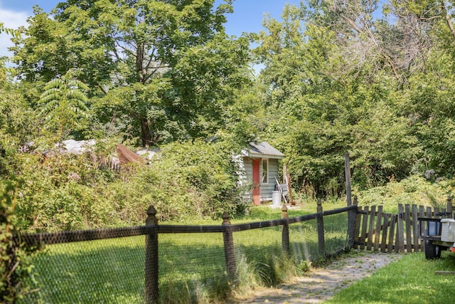 view of front of house featuring a front yard and fence