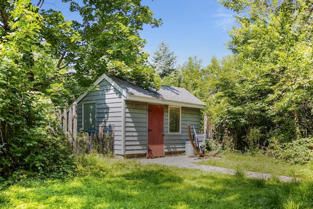 bungalow featuring an outbuilding