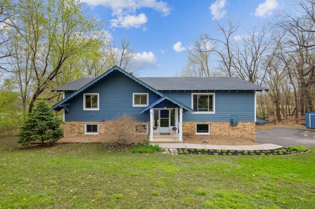 5745 Echo Rd, Excelsior, MN 55331 - split foyer home with roof with shingles and a front lawn