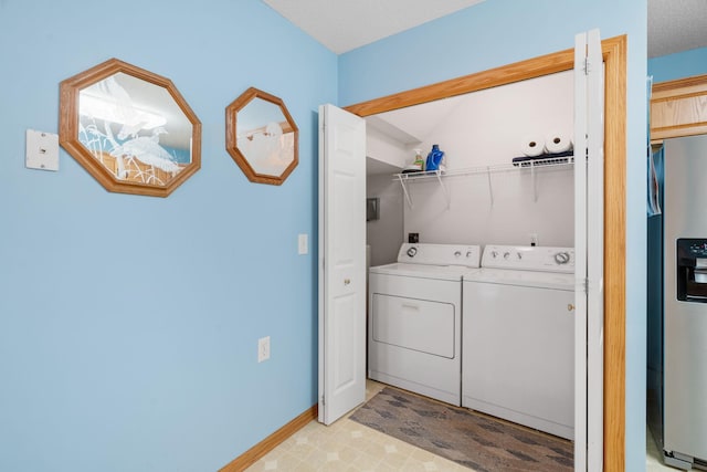 washroom with a textured ceiling and independent washer and dryer