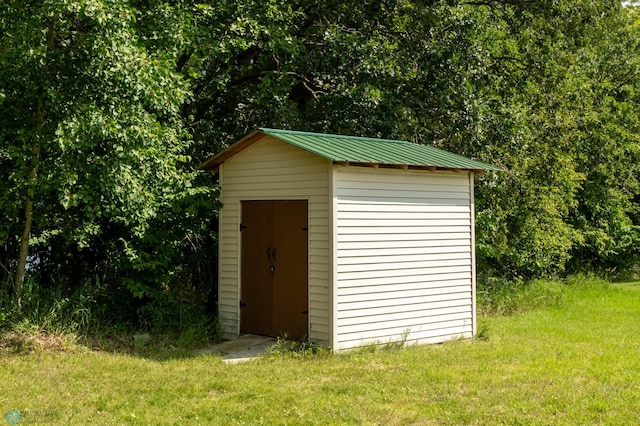 view of outdoor structure with a lawn