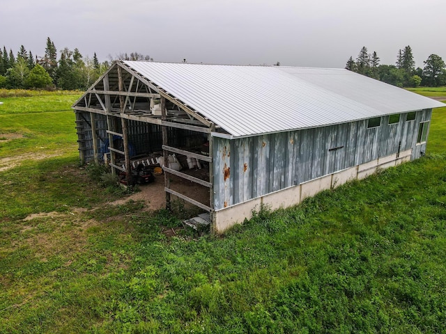 exterior space with an outbuilding