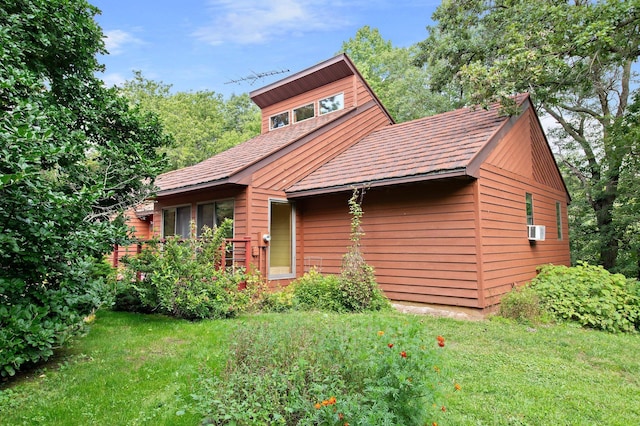 view of front of home featuring a front lawn and cooling unit