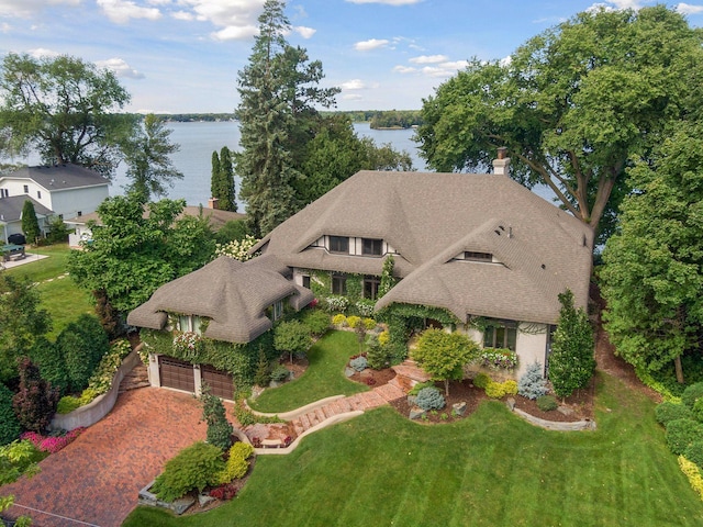 bird's eye view with a water view