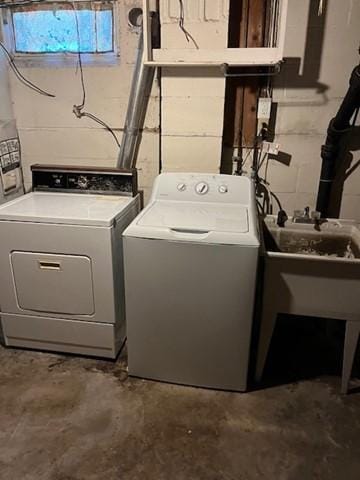 washroom featuring washer and clothes dryer