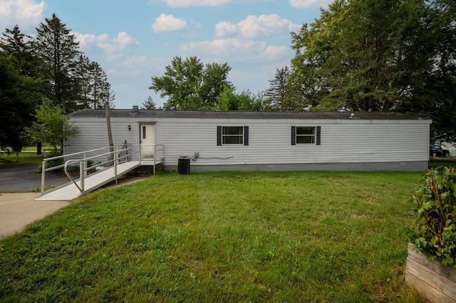 view of front of property with a front yard