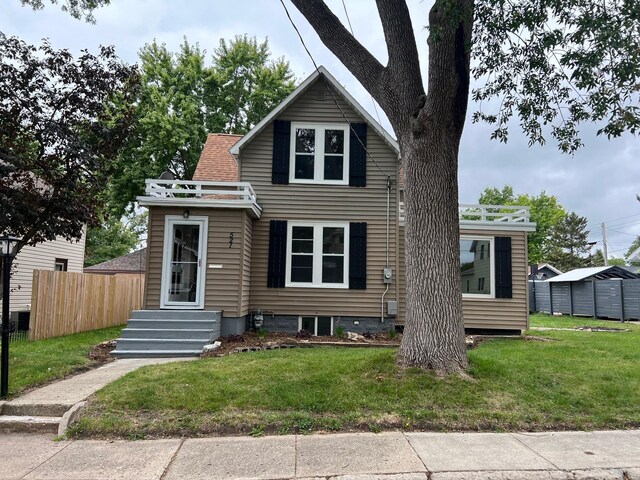 view of front of home with a front lawn