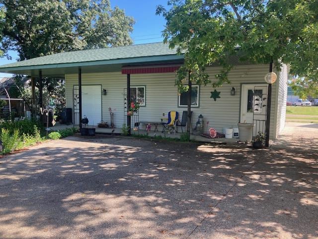 view of front of house featuring covered porch