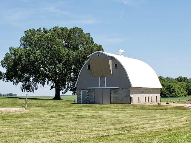 view of outbuilding featuring a lawn