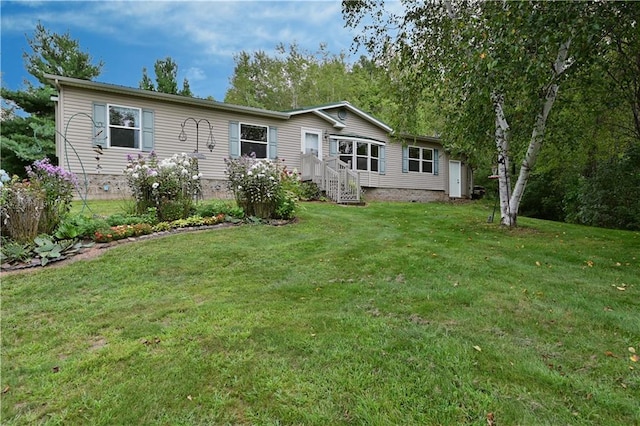 manufactured / mobile home with a front lawn