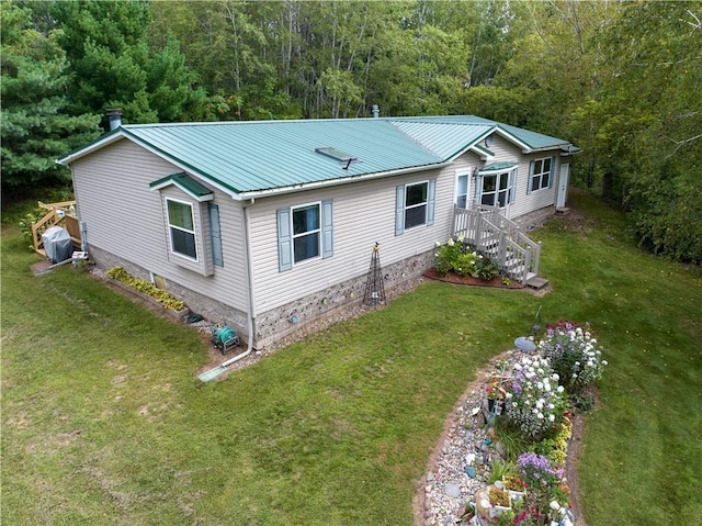 view of front of house with a front lawn