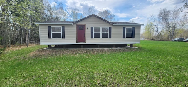 view of front of house featuring a front yard