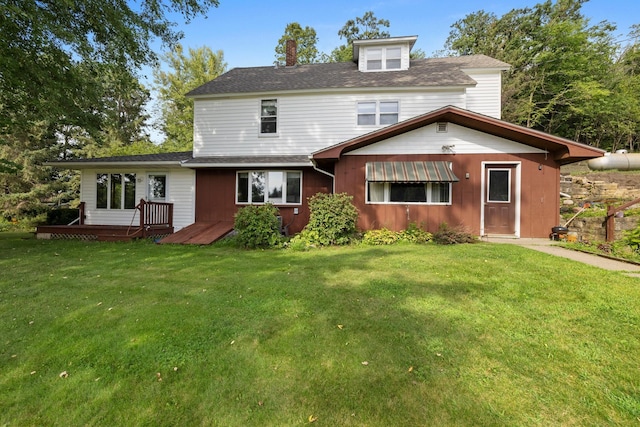 view of front of property featuring a front yard and a deck