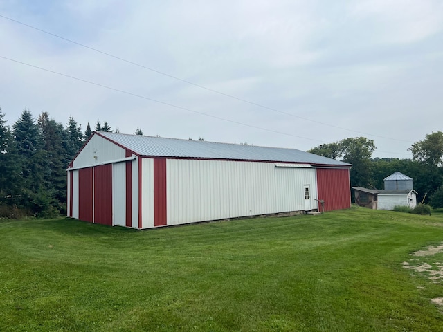 view of pole building with a lawn