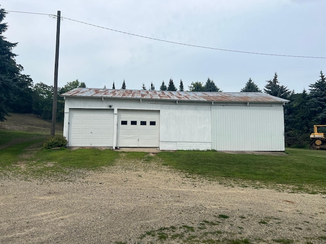 detached garage with driveway