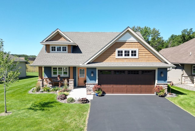 craftsman house featuring a front lawn