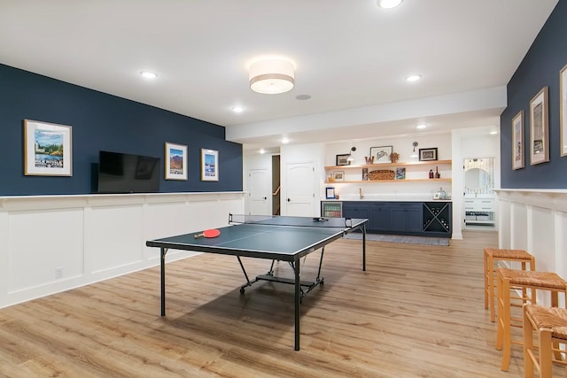 game room with light hardwood / wood-style floors