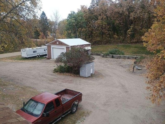 view of yard featuring a garage and an outdoor structure