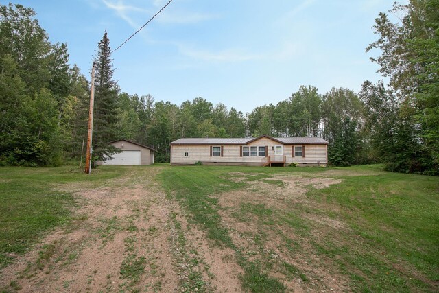 view of yard featuring an outbuilding and a garage