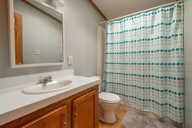 bathroom featuring toilet, ornamental molding, a shower with shower curtain, and vanity