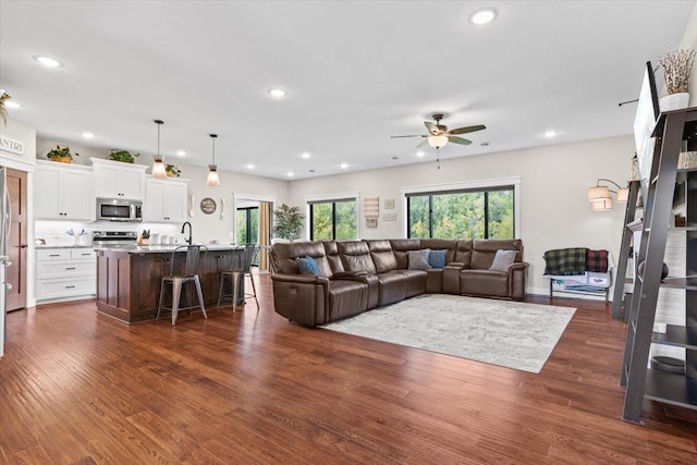 living area featuring recessed lighting, dark wood-style floors, and ceiling fan