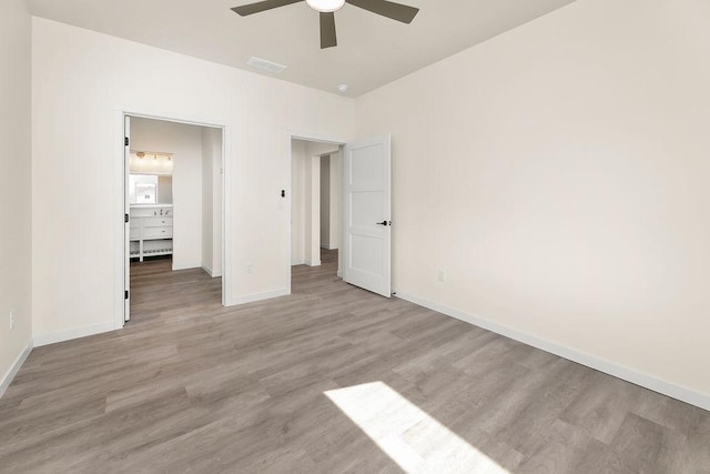 unfurnished bedroom featuring light wood-style floors, baseboards, visible vents, and ceiling fan