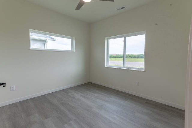 unfurnished room featuring light hardwood / wood-style flooring and ceiling fan