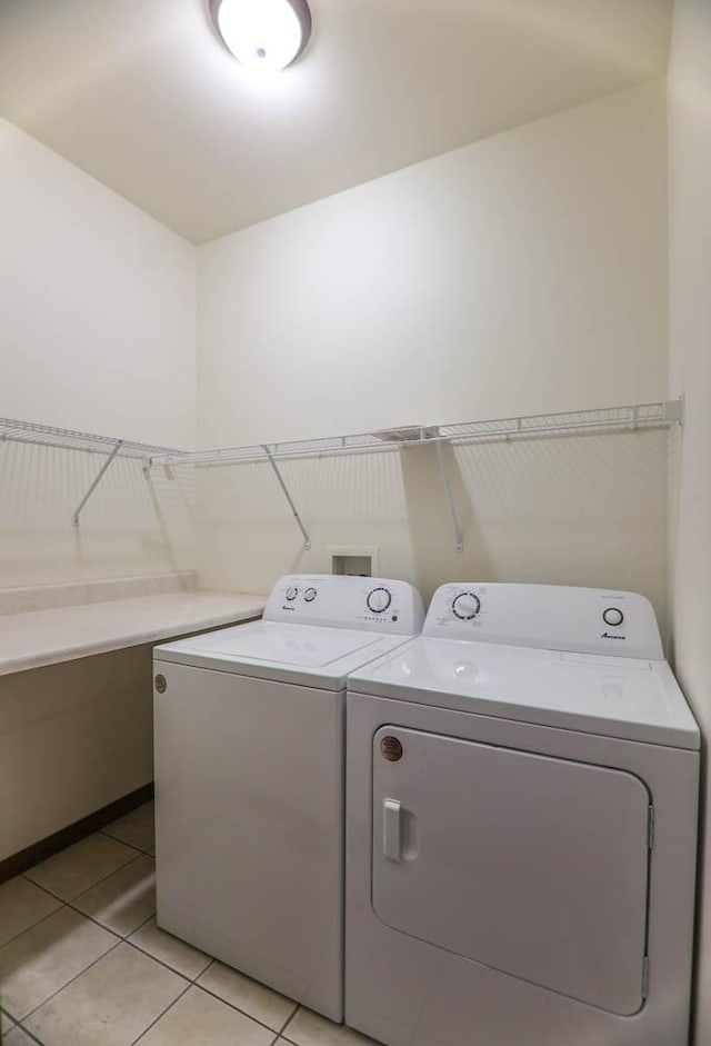 washroom with light tile patterned floors and independent washer and dryer