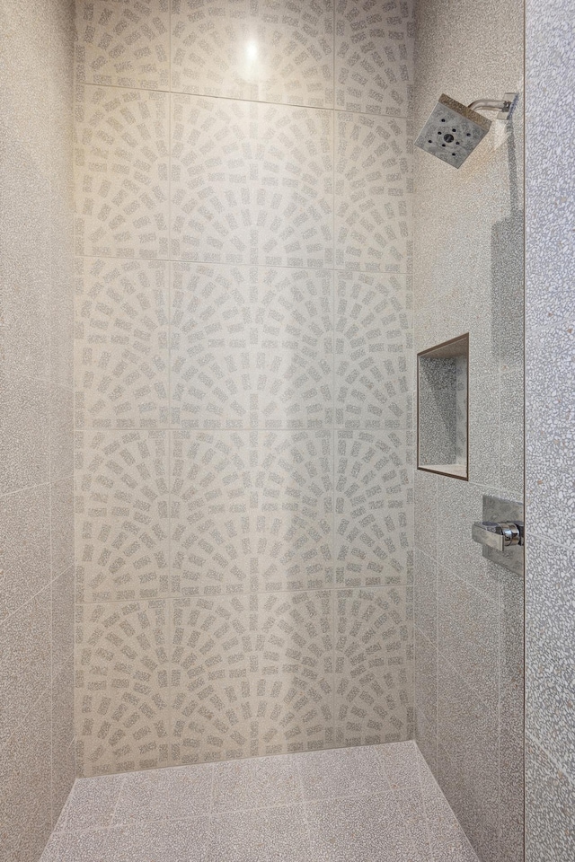 bathroom featuring tiled shower