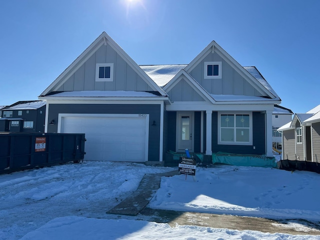 view of front facade with a garage