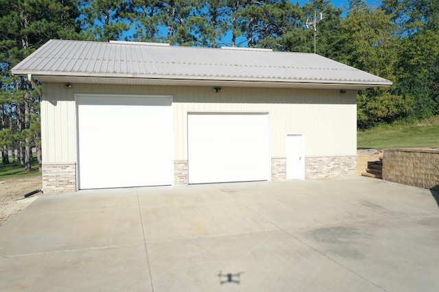 view of detached garage