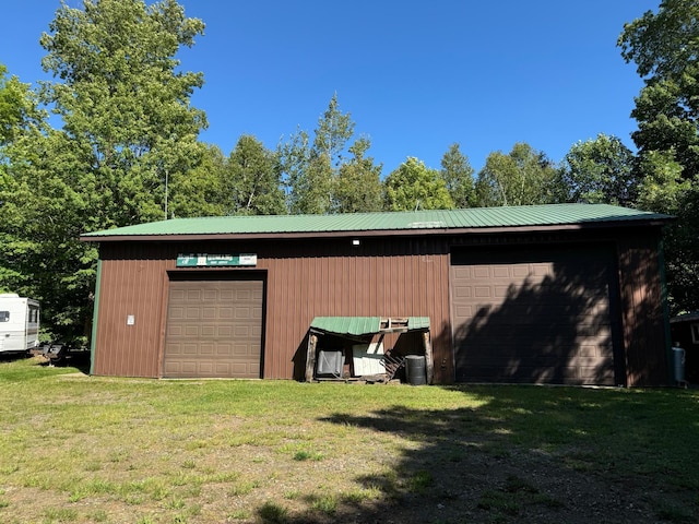 view of detached garage