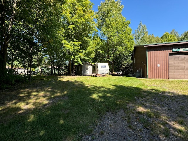 view of yard with a storage shed and an outdoor structure