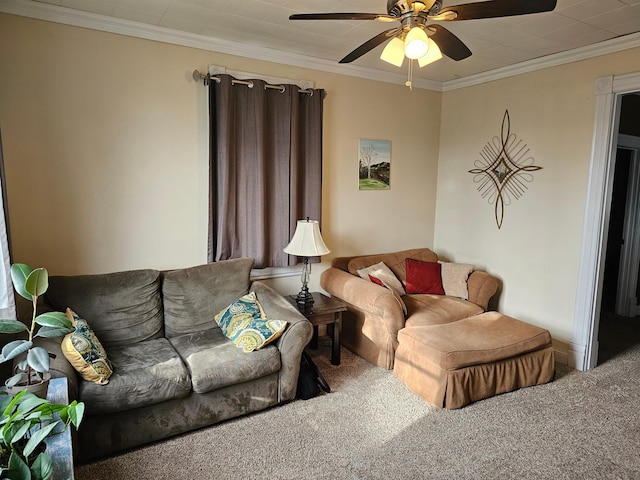 carpeted living room featuring ceiling fan and crown molding