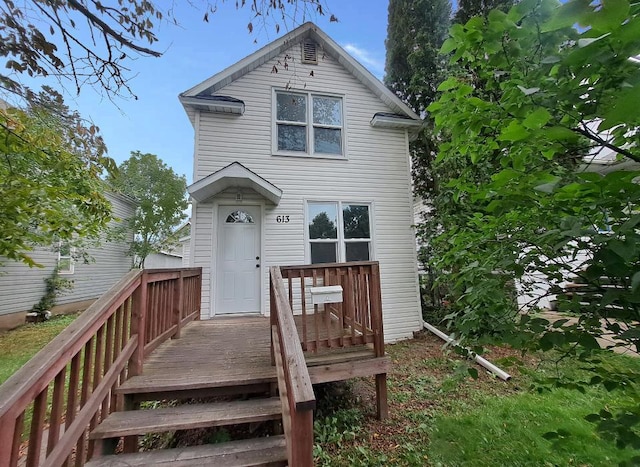 view of front facade featuring a deck